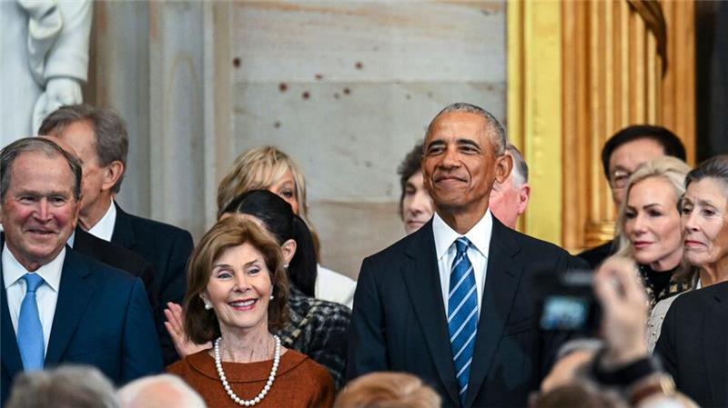 Ein Hut und Tech-Bosse: Trumps Amtseinführung in Bildern Barack Obama nimmt an der Vereidigung Trumps ohne seine Frau Michelle Obama teil.