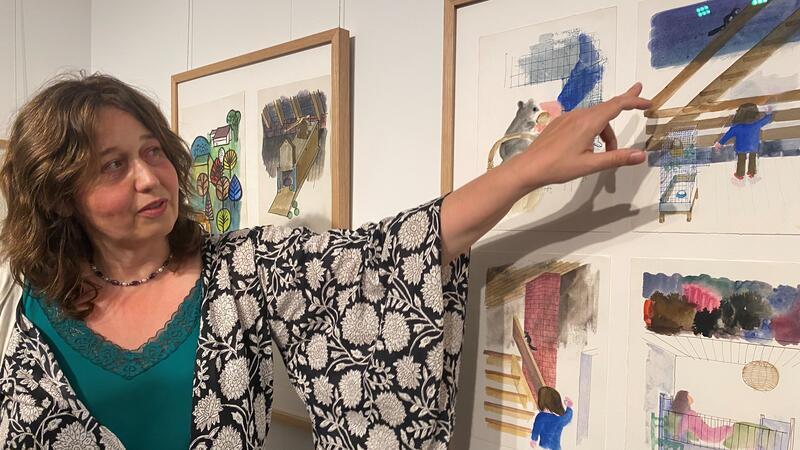 Barbara Piatti hält das visuelle Erbe ihres Vaters lebendig und erzählte bei der Ausstellungseröffnung auch so manche Anekdote aus seinem kreativen Leben.