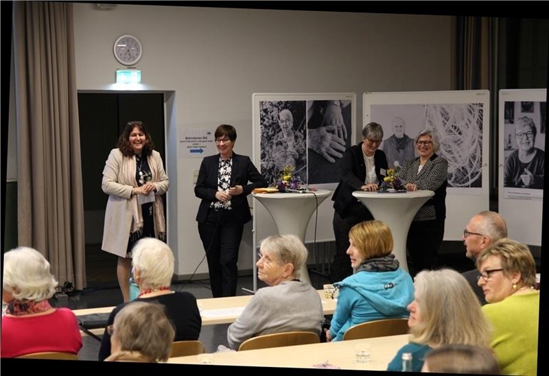Barbara Zimmermann, Katja Oldenburg-Schmidt, Sylvia Pankop und Cornelia Rundt bei der Diskussionsrundein der Hochschule 21 Foto Richter