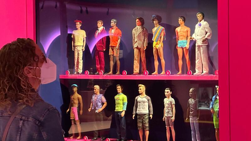 Pink ist mehr als eine Farbe: 65 Jahre Barbie-Hype Barbies treuer Begleiter Ken kommt nur am Rande vor.