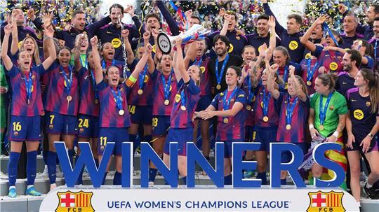 Barcelona Frauen feiern ihren Champions-League-Erfolg in Oslo.