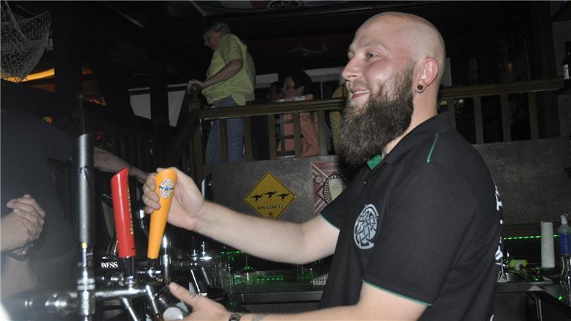 So geht Party in Buxtehude: Musik im Rebel‘s Choice bis spät in die Nacht Barchef Mirko Thomas arbeitet seit elf Jahren im Rebel‘s Choice.