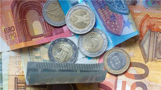 Bargeld bleibt Bundesbank-Vorstand Balz zufolge auch in Zukunft ein wichtiger Bestandteil des Zahlungsverkehrs. (Symbolbild)