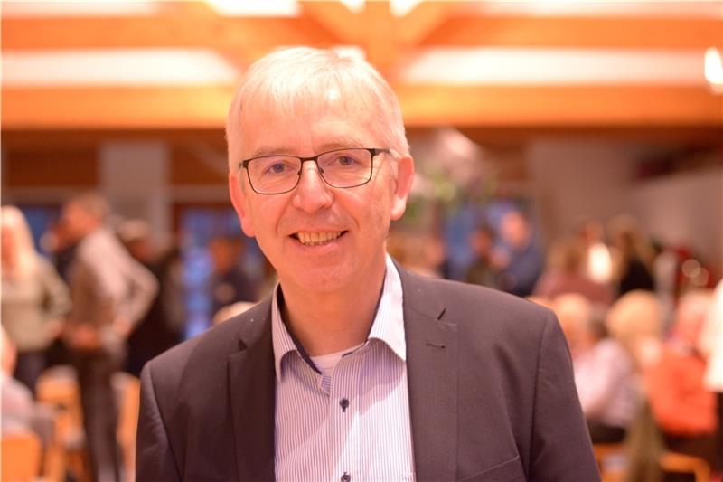 Dorfmitte, Schule, Sportplatz: Die Bargstedter haben viele Pläne Bargstedts Bürgermeister Ulrich Rathjens freute sich über den großen Zuspruch bei der ersten Veranstaltung dieser Art. Fotos: Fehlbus