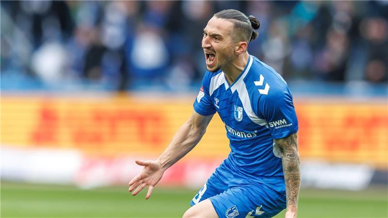 Schlusslicht Magdeburg holt gegen Münster ersten Heimsieg Baris Atik (1. FC Magdeburg) jubelt nach einem Tor. Durch Abseitsposition wird es nach VAR nicht anerkannt.