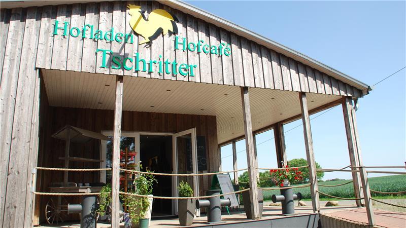 Hofcafé Tschritter in Nindorf: Labyrinth und leckere Torten Barrierefreier Zugang und ein herrlicher Blick in die Natur.