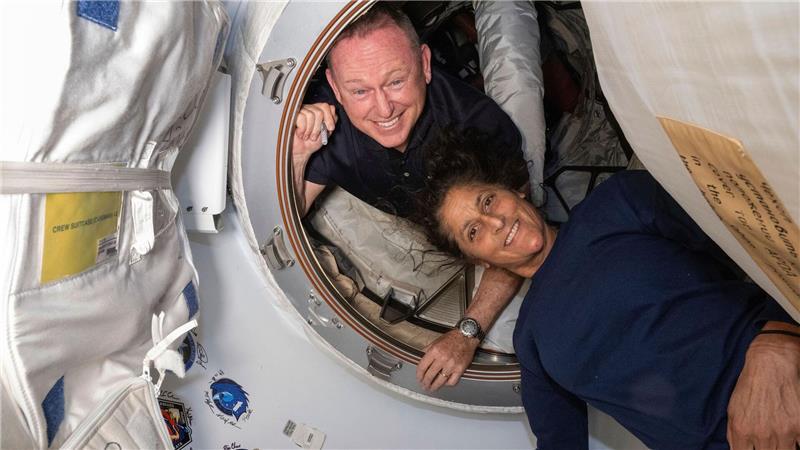 Auf ISS gestrandete Astronauten beginnen Rückreise zur Erde Barry Wilmore und Suni Williams gelten als erfahrene Astronauten.