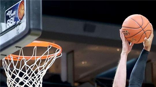 Basketball-Bundesliga: Rostock Seawolves feiern klaren Sieg gegen Braunschweig.