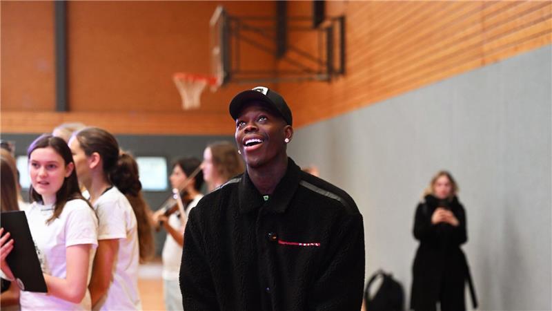Dennis Schröder soll Ehrenbürger von Braunschweig werden Basketball-Welt- und Europameister Dennis Schröder könnte schon bald Ehrenbürger seiner Heimatstadt Braunschweig werden.