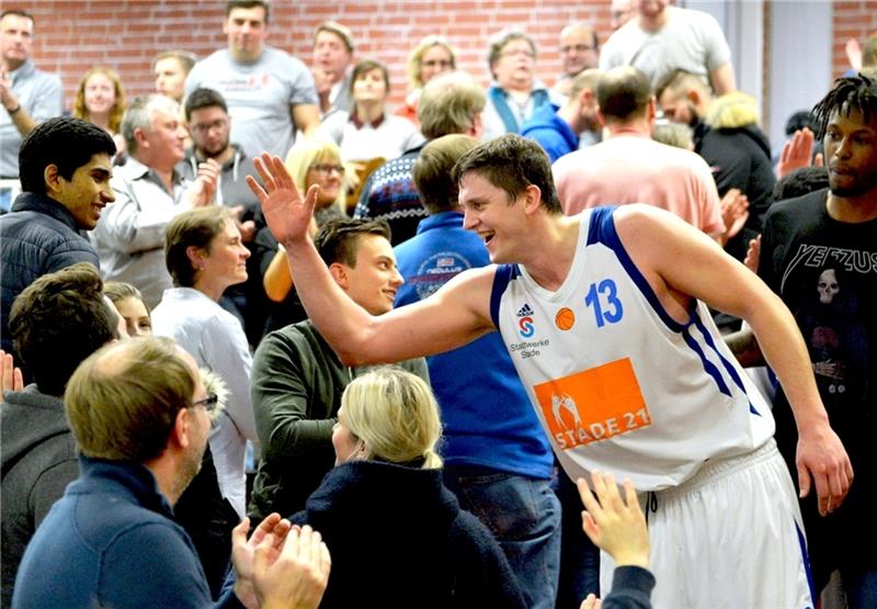 Basketball und der VfL Stade sind aus dem Leben von Richard Fröhlich, hier nach einem Heimspiel 2019, nicht wegzudenken. Foto: Archiv