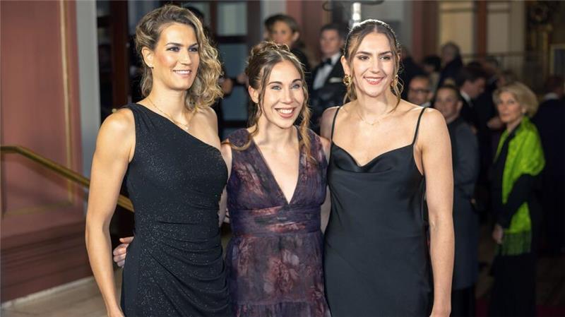 Basketballerin Marie Reichert (r) genießt die kurze Pause an Weihnachten.