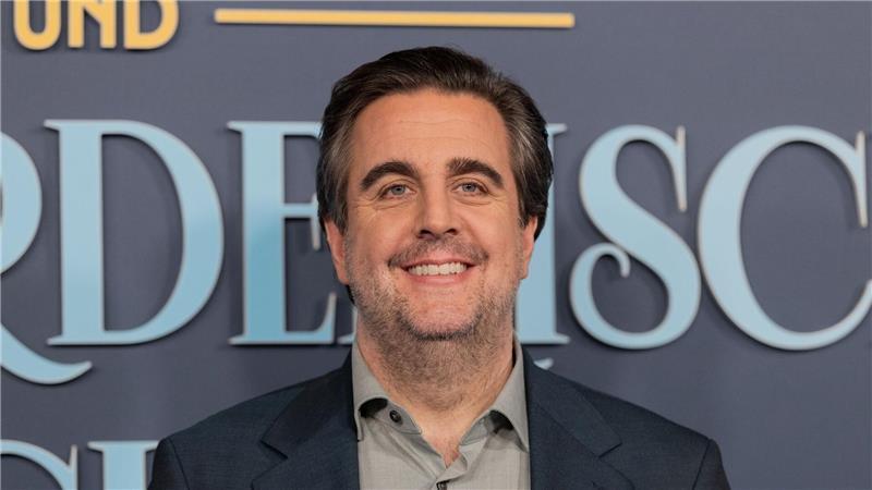 Bastian Pastewka spielt einen Hochstapler auf Mördersuche. (Archivbild)