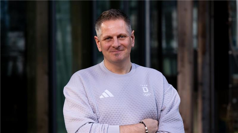 Bat nach den jüngsten Berichten und Ermittlungen der Staatsanwaltschaft um Freistellung vom DAV: Der Sportliche Leiter Hermann Gruber. (Archivbild)