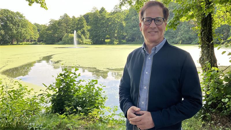 Bauamtsleiter Peter Walthart hat die neue Fontäne offiziell in Betrieb genommen.