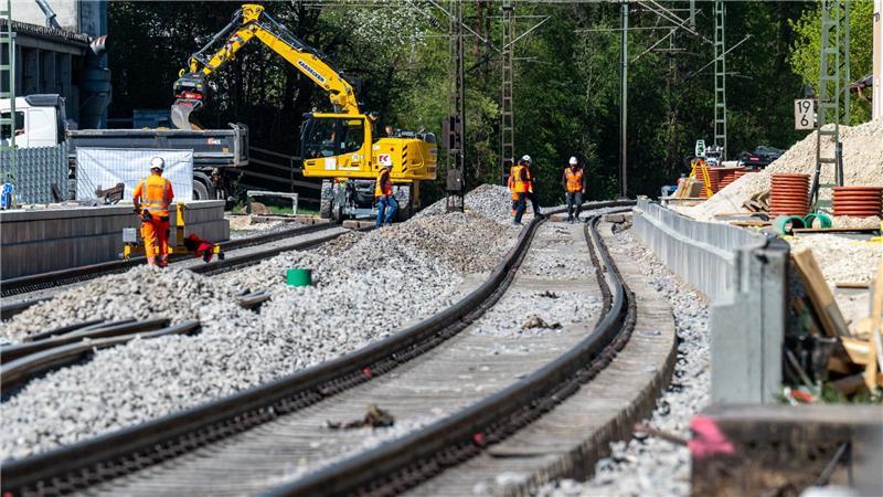 Bauarbeiten bei der Bahn: Der Bundestag hat drei Projekten in Bayern, Sachsen und Schleswig-Holstein zugestimmt