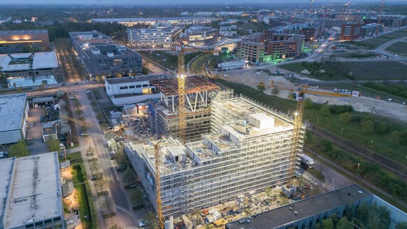 Ehemaliger niederländischer Expo-Pavillon wird wiederbelebt Baukräne stehen am ehemaligen holländischen Pavillon der Weltausstellung Expo 2000.