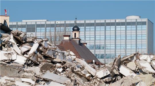 Bauschutt ist einem Gutachten zufolge auch ein wichtiger Rohstoff. (Archivbild)