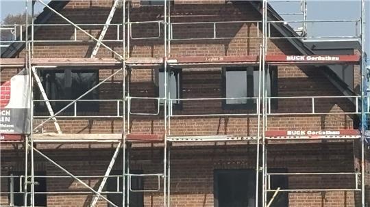Baustellen mit Einfamilienhäusern sind in Buxtehude mittlerweile selten zu sehen. Das Foto zeigt einen Neubau in der Buxtehuder Ortschaft Dammhausen.