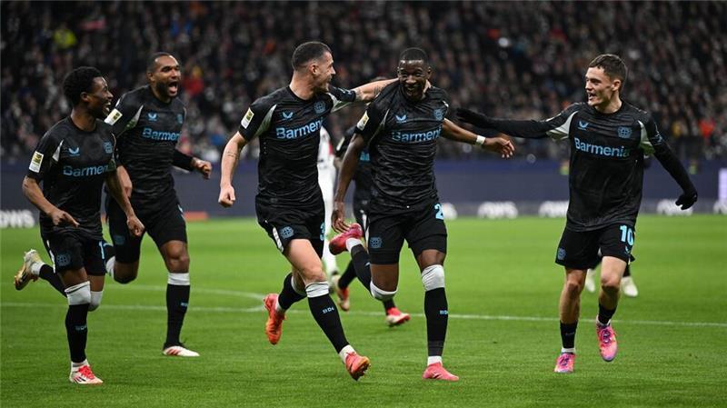 Bayer-Sieg mit Dreierpack in weniger als zehn Minuten Bayer Leverkusen spielte sich gegen Eintracht Frankfurt zwischenzeitlich in einen Rausch.