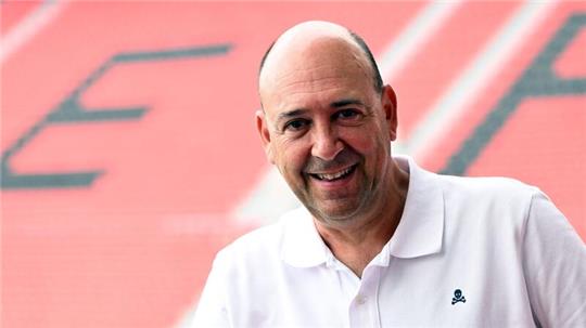 Bayer Leverkusens Geschäftsführer Fernando Carro räumt einen Fehler ein.