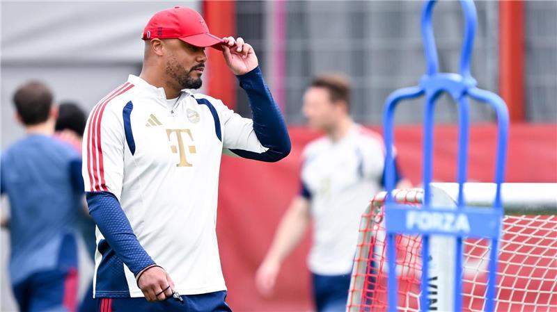 Bayern-Coach Vincent Kompany im Abschlusstraining vor dem Halbfinal-Rückspiel der Champions League gegen Paris.