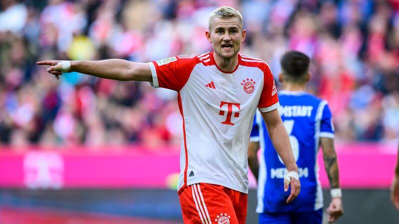 Trainingspause für Münchner de Ligt - Davies wieder zurück Bayern Münchens Matthijs de Ligt muss mit dem Training pausieren.
