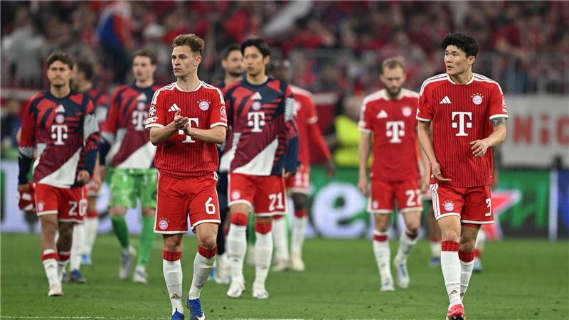 Bayern-Profis nach dem 1:1 gegen Paris.