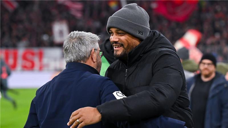 Edelfan Müller sieht Bayern-Remis gegen Schlusslicht Bayern-Trainer Kompany (r) begrüßt den neuen Mainzer Coach Fischer.
