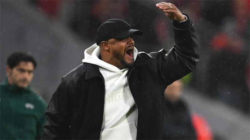 Bayern-Trainer Vincent Kompany war nach seinem Infekt an der Linie zurück.