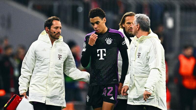 Bayern-Youngster Jamal Musiala (M) musste vorzeitig ausgewechselt werden.