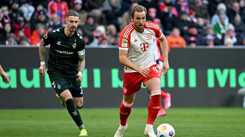 „Perfekter Tag“: Werder gewinnt nach mehr als 15 Jahren wieder in München Bayerns Harry Kane (r) und Bremens Marco Friedl kämpfen um den Ball.