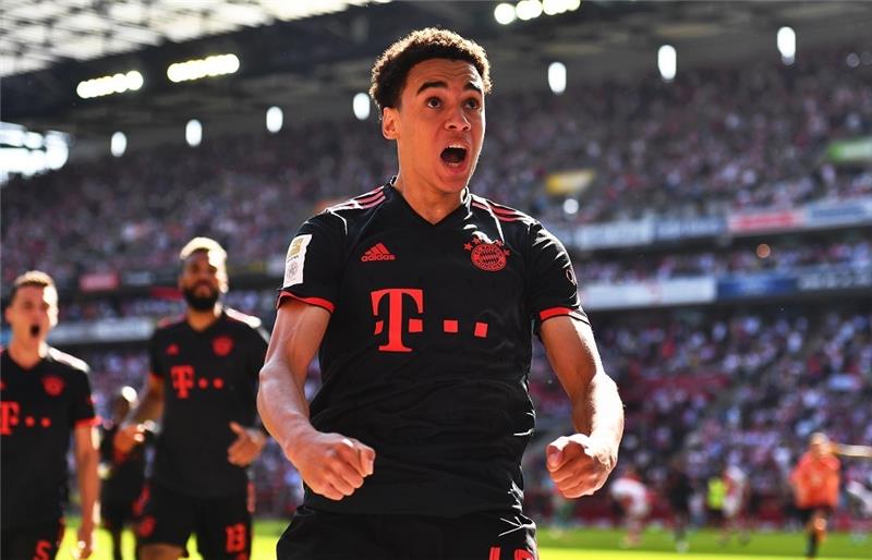 Dortmund verpatzt die Meisterschaft - Musiala schießt Bayern zum Titel Bayerns Jamal Musiala jubelt nach seinem Treffer zum 2:1. Foto: Marius Becker/dpa