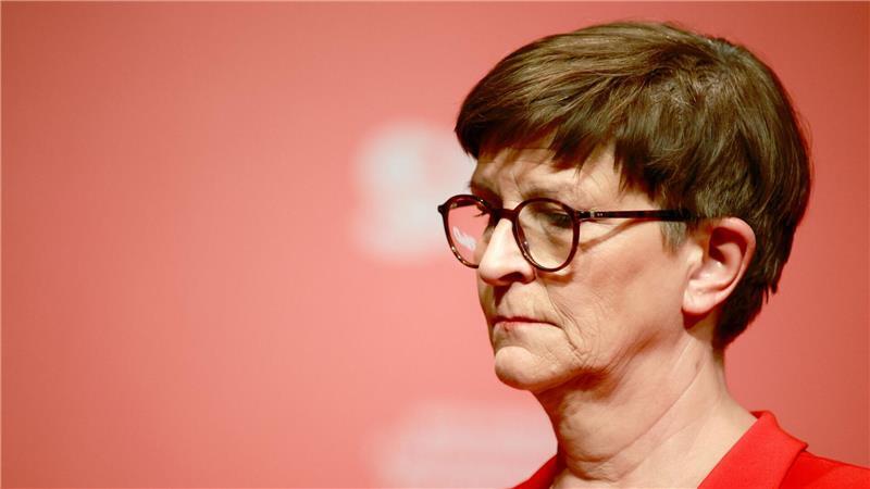 Bayerns Juso-Chef Benedict Lang findet den Umgang der SPD mit der Parteivorsitzenden Saskia Esken „bodenlos“.
