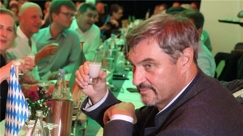 Söder auf Reisen - Ein Bayer auf Helgoland Bayerns Ministerpräsident Markus Söder (CSU) mag lieber einen echten Küstennebel auf Helgoland als Champagner auf Sylt, wie er sagt.