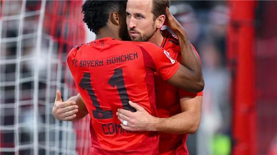Bayerns Torschützen beim Jubel: Kingsley Coman (l) und Harry Kane.