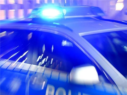 Beamte der Autobahnpolizei Sittensen nahmen den Falschfahrer in Gewahrsam. Foto: Carsten Rehder/dpa/Illustration