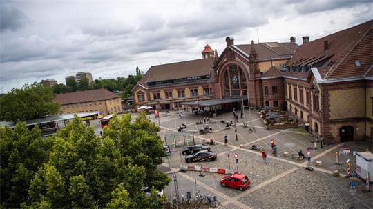 Beamte kontrollierten zufällig einen gesuchten Straftäter am Hauptbahnhof Osnabrück. (Symbolbild)