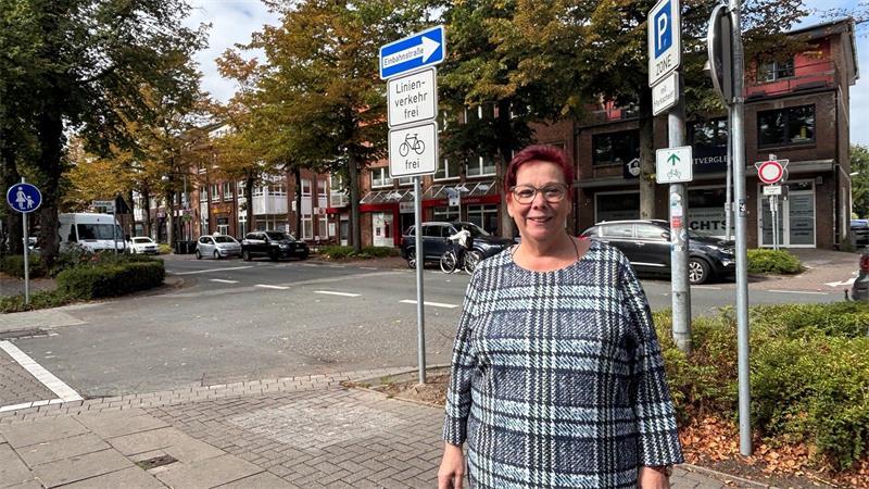 Verkehrsversuch in Buxtehude: Vom Chaos zur Ordnung in der Bahnhofstraße Beatrice Kietzmann ist Geschäftsinhaberin und Sprecherin der Initiative Bahnhofstraße.