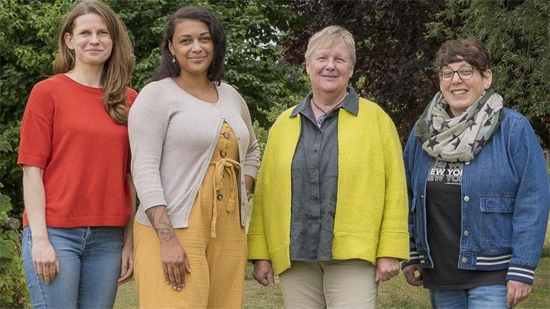 Diese grünen Kandidaten stellen sich im Nordkreis zur Wahl Beatrice Walther aus Kranenburg (links) steht auf der Kreistagsliste, ebenso wie Sophia Ikpoh aus Oldendorf und Ursula Männich-Polenz aus Himmelpforten. Letztere kandidieren ebenso wie Christine Zabel (rechts) auch für den Samtgemeinderat.