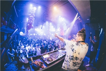 "Beauty and the Beats" live in der Lüdingworther Diskothek "Janssens Tanzpalast" im November 2023.