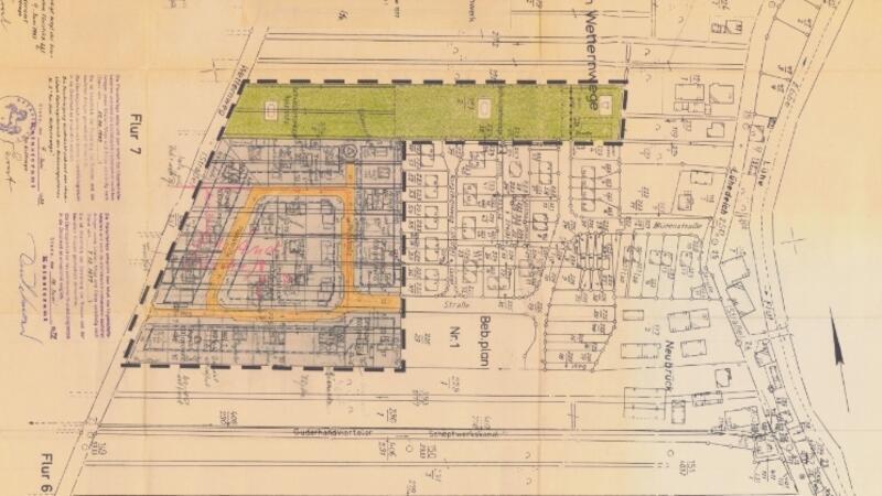 Bebauungsplan von 1983 mit dem Sportgelände (grün) nördlich des Wohngebietes Blütenstraße. Der Sportplatz und die angrenzende Obstplantage im Norden werden 2027 zum Wohnbaugebiet.