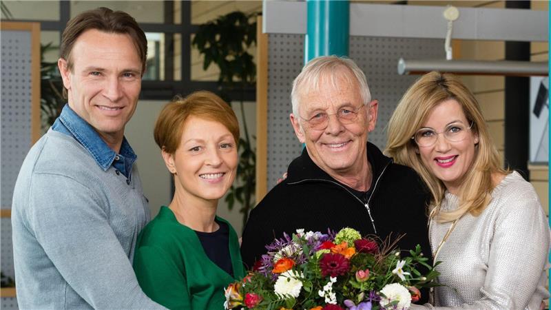 Becker (2. von rechts) gehörte viele Jahre zum Team der ARD-Serie „In aller Freundschaft“.