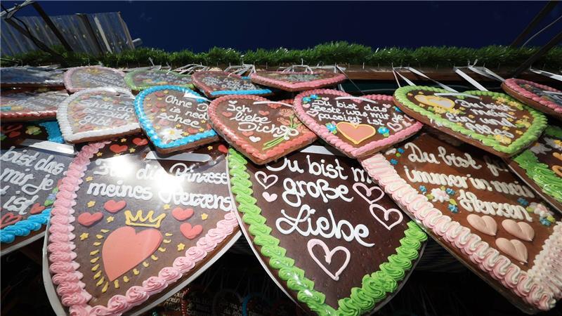 Begehrtes Mitbringsel vom Oktoberfest - Lebuchenherzen.