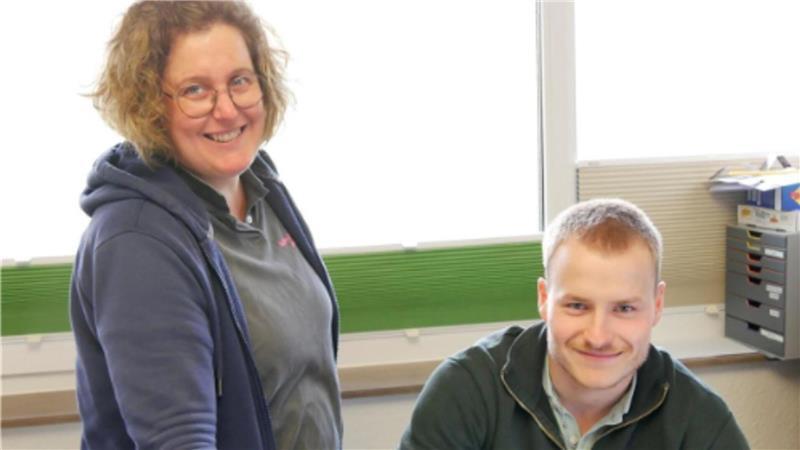 Behlke Mohrmann freut sich, dass Christian Niebuhr sein Praktikum in Selsingen macht. Vielleicht wird er ja ein zukünftiger Landarztkollege.