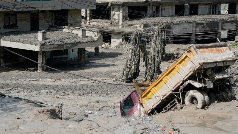 Behörde: Hunderte Touristen nach Sturzflut in Nepal vermisst