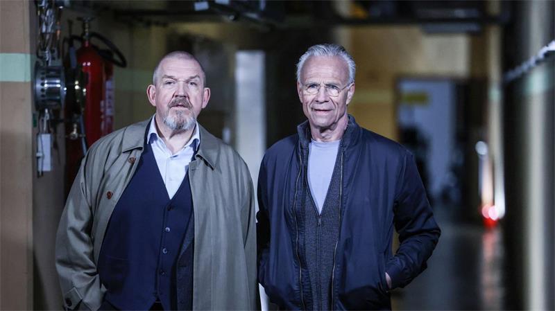 Behrendt (rechts) drehte seit Jahren gemeinsam mit seinem Kollegen Dietmar Bär, der Kommissar Schenk spielte. (Archivbild)