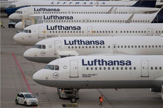Bei Airbus entschied sich die Lufthansa für fünf Exemplare in der Standardversion A350-900 und zehn in der Langversion A350-1000. Foto: dpa-Bildfunk