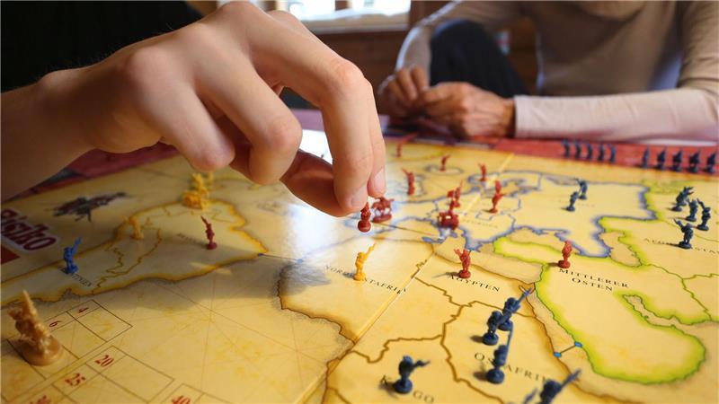 11 Fakten über Brettspiele, die Sie kennen sollten Bei Area-Control-Brettspielen versuchen die Spielenden, bestimmte Gebiete einzunehmen.