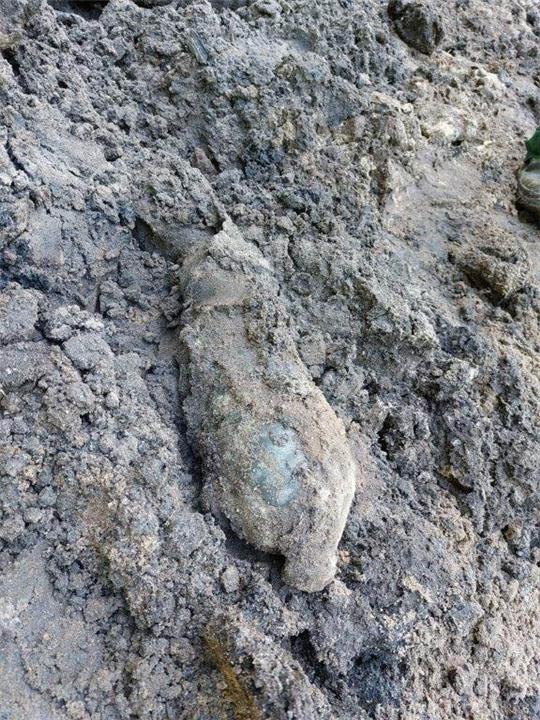 Bei Baggerarbeiten wurde in Rotenburg eine britische Mörsergranate entdeckt. Foto: Polizei