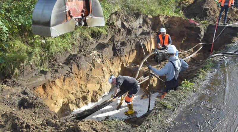 Wasserrohrbruch bei Horneburg – Verband ärgert sich über Glasfaserausbau Bei Bauarbeiten wurde zwischen Dollern und Horneburg eine Trinkwasserleitung beschädigt.